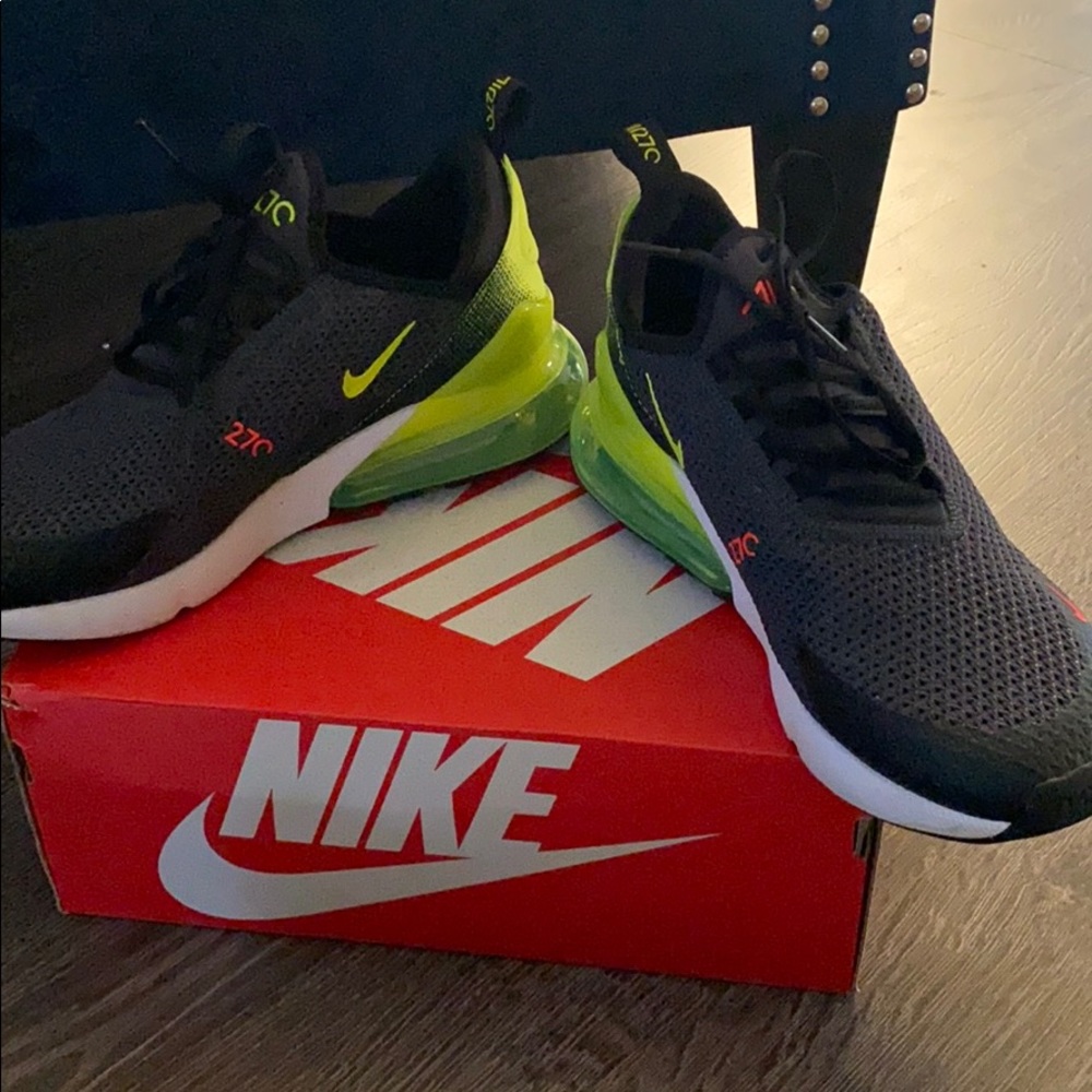 Sneakers - Picture 2 of 6